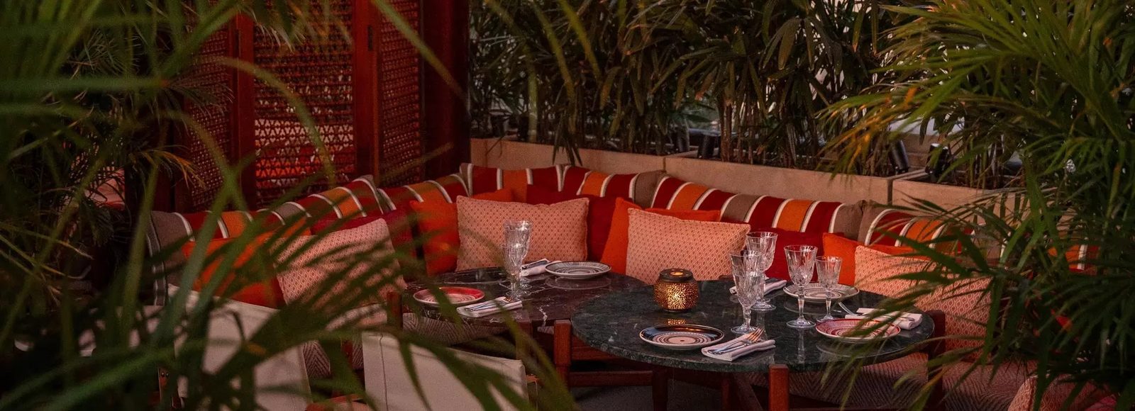 Bab Al Shams Ninive 花園餐廳座席