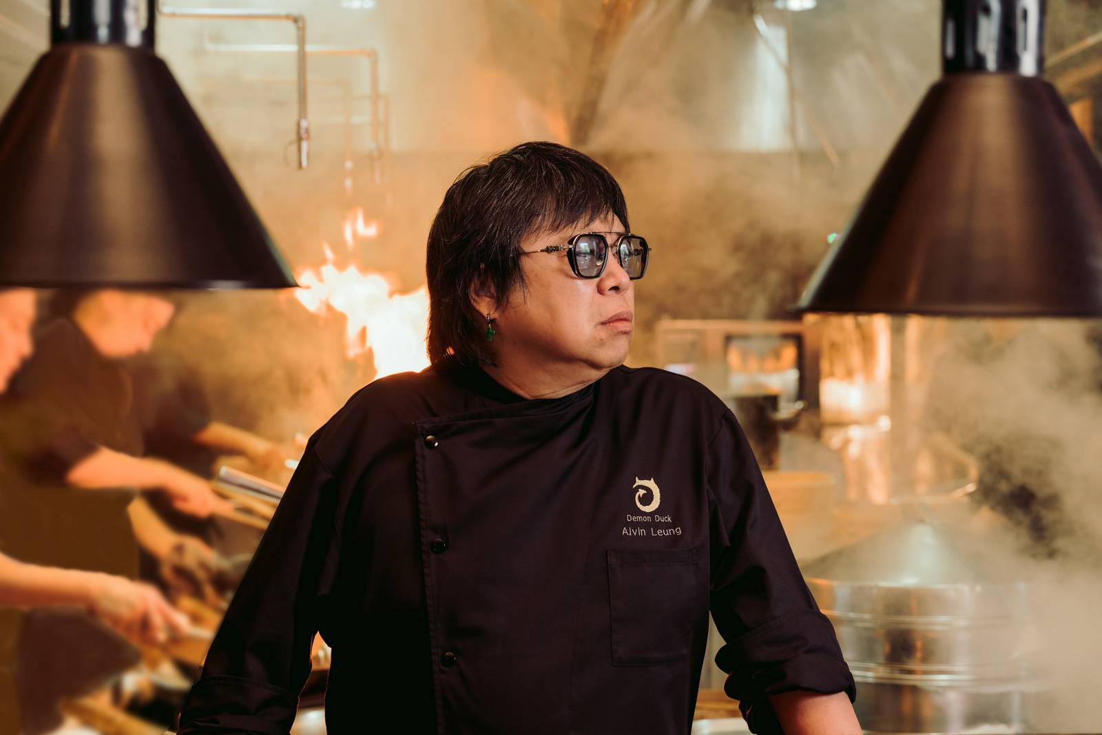 Demon Duck 主廚 Alvin Leung 在廚房中