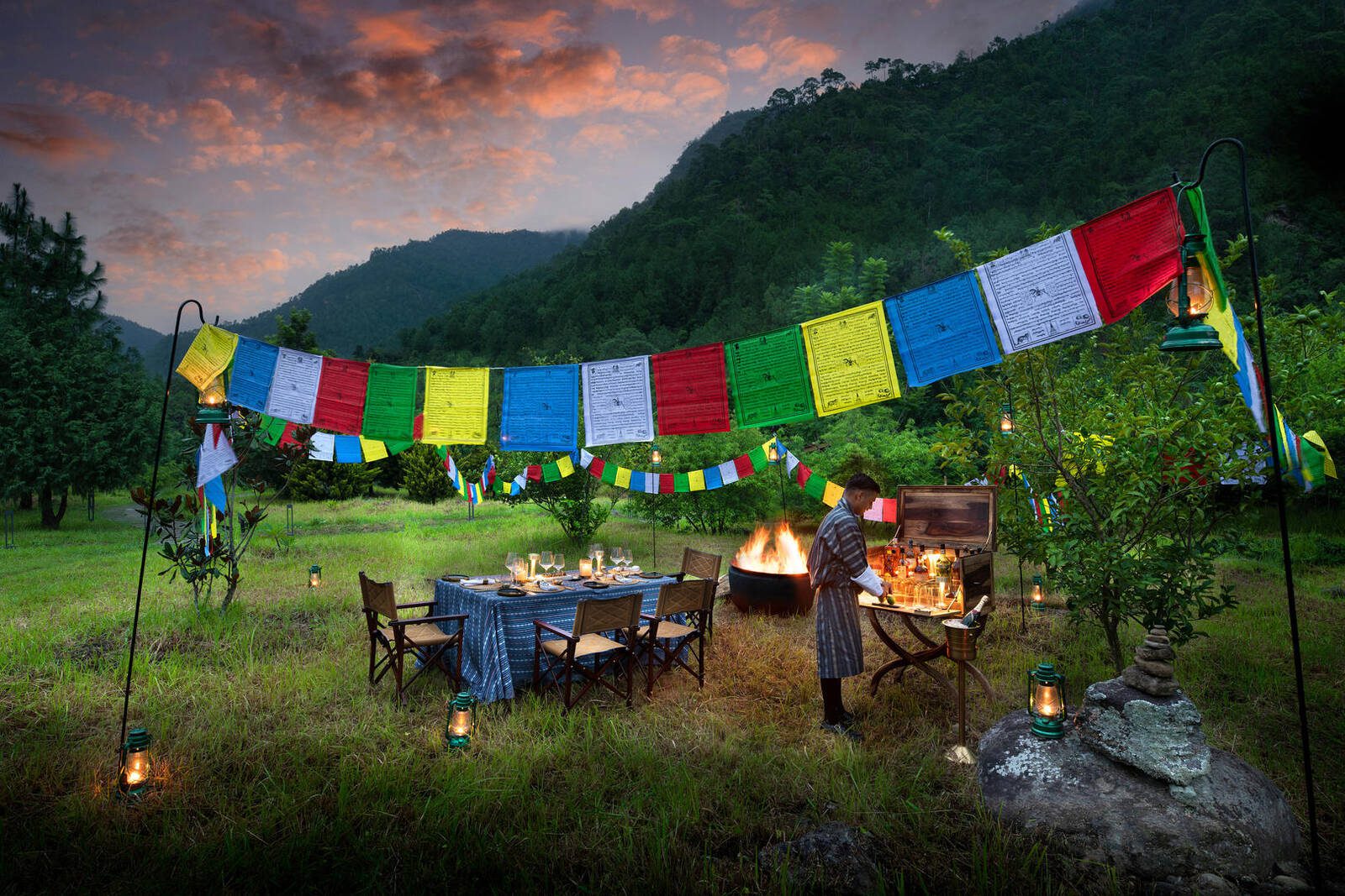 &Beyond Punakha River Lodge 戶外晚餐與祈福旗