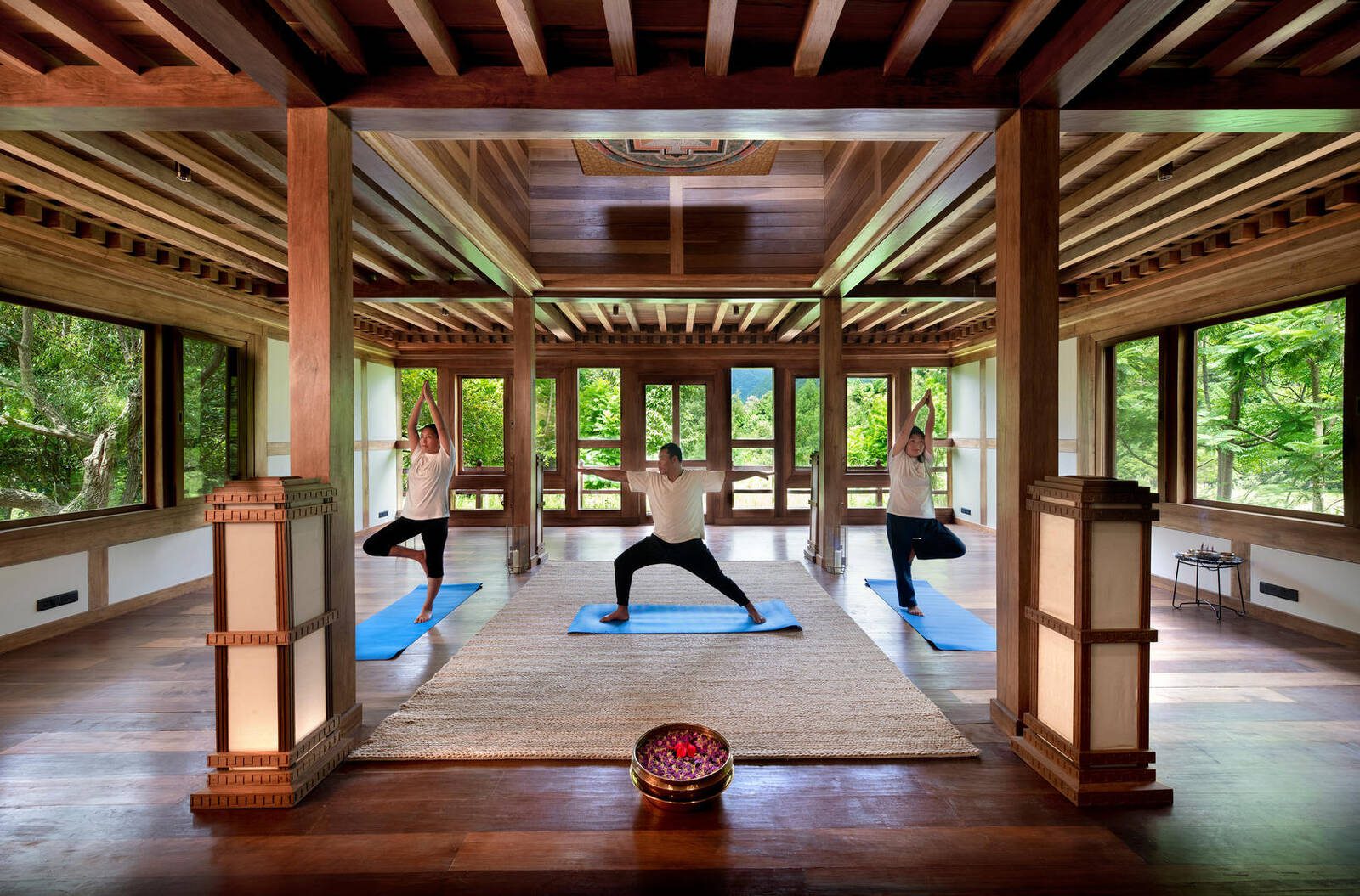 &Beyond Punakha River Lodge 木造瑜伽教室