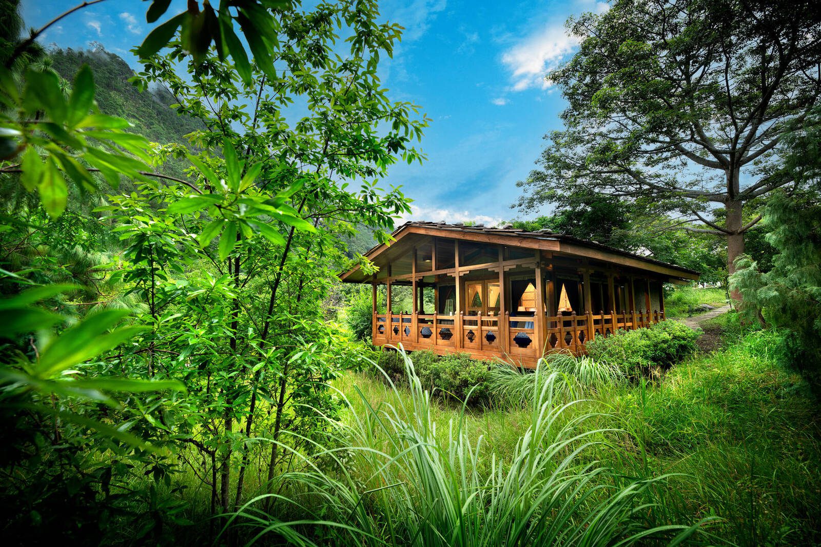 &Beyond Punakha River Lodge 林間架高的帳篷套房