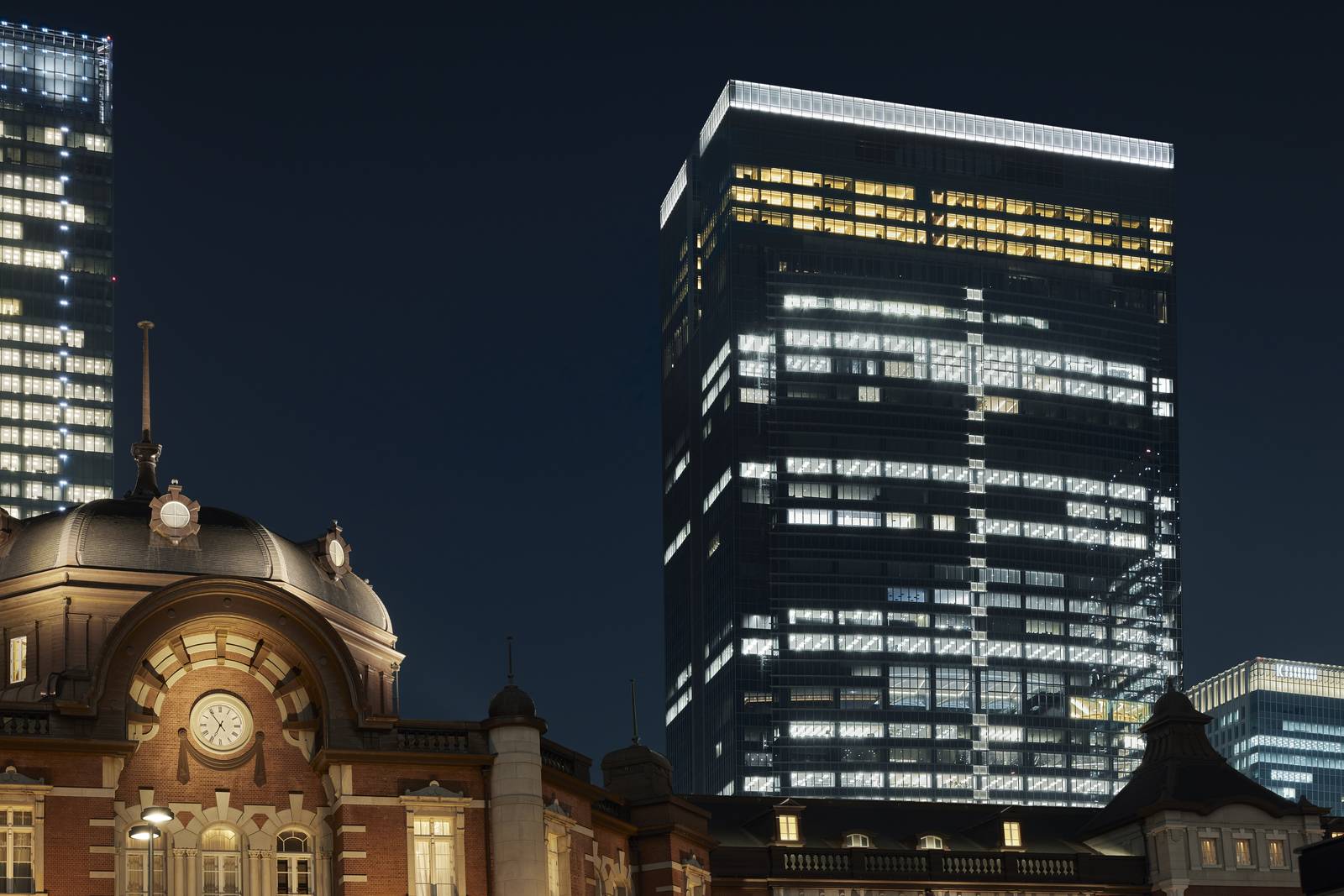 東京寶格麗酒店所在大樓與東京車站夜景