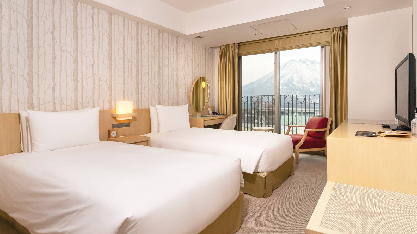 二世古比羅夫夏萊艾比酒店 Superior Room 雙床房與窗外雪景