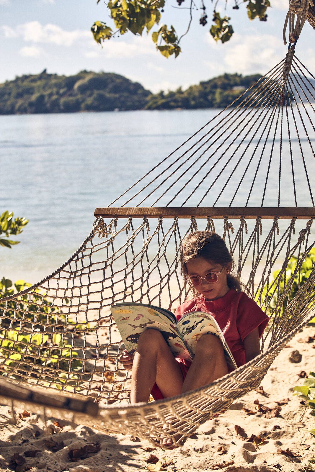 兒童在 Club Med Seychelles 吊床休憩