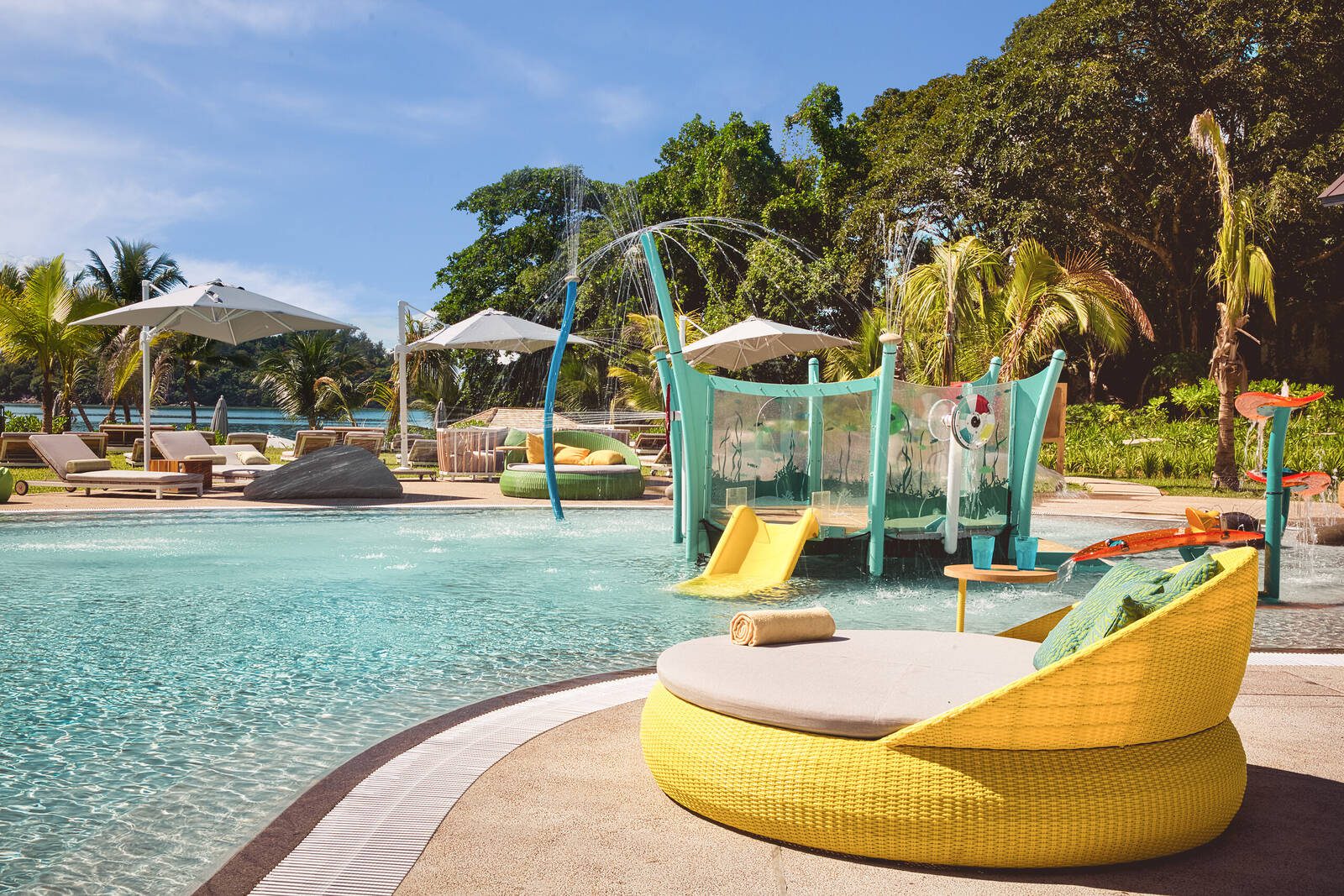 Club Med Seychelles 泳池與熱帶景觀