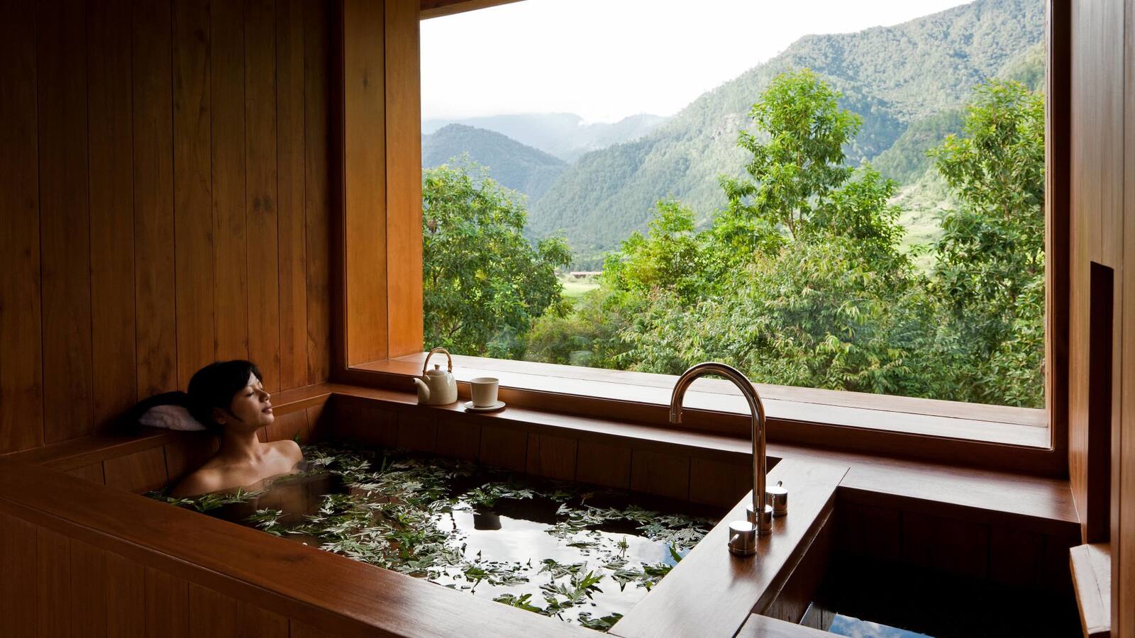 不丹 COMO Uma Punakha 面向山景的熱石浴