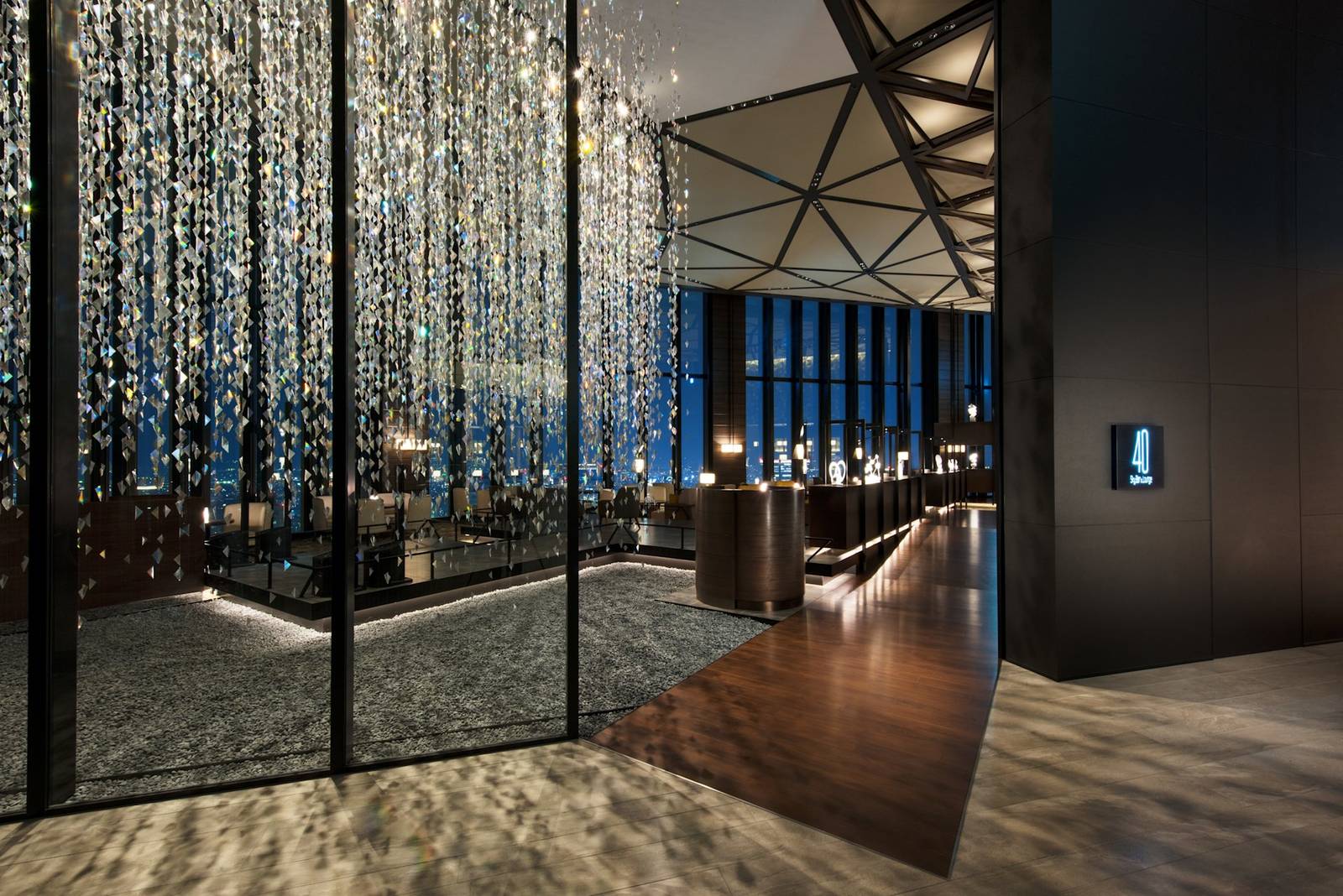 大阪康萊德酒店 40 Sky Bar & Lounge 水晶簾與酒吧座位