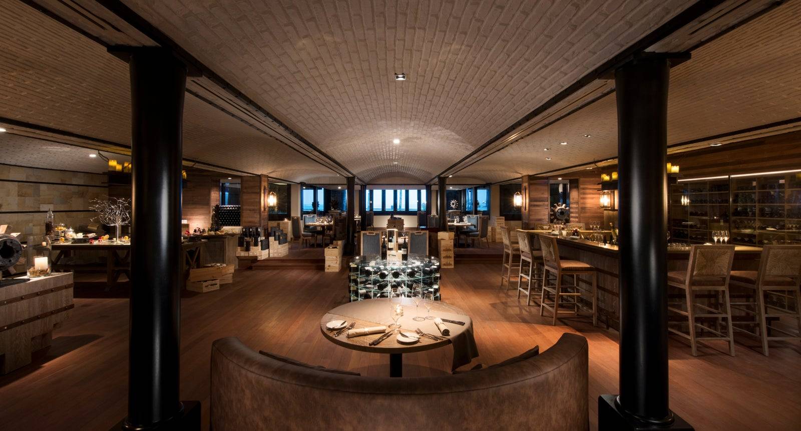 康斯丹貝爾馬爾海灘酒店Blue Penny Cellar餐飲空間