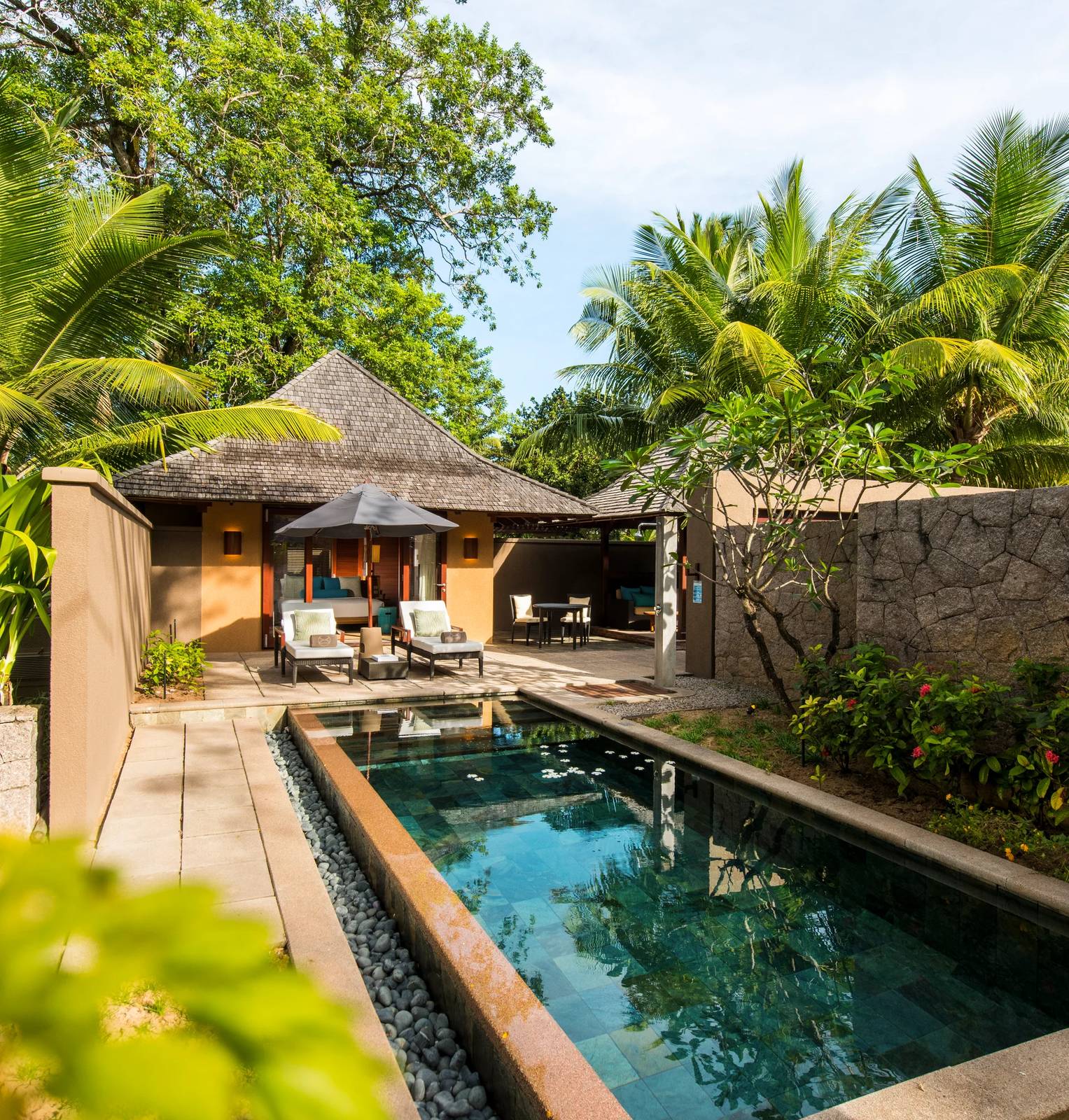 Constance Ephelia Beach Villa 私人泳池與戶外休憩區
