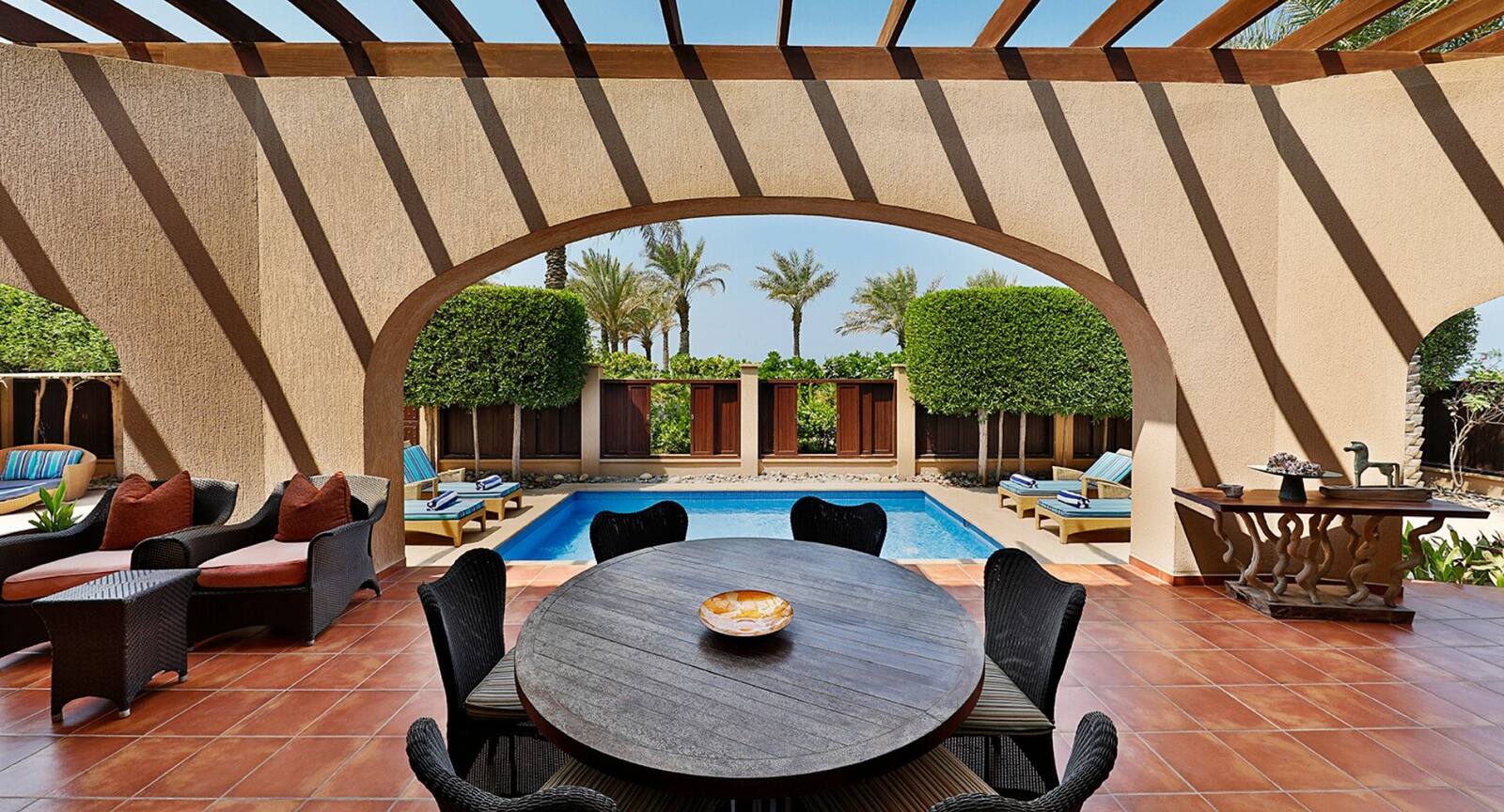 Sir Bani Yas 島 Desert Islands 度假村別墅的戶外用餐涼亭