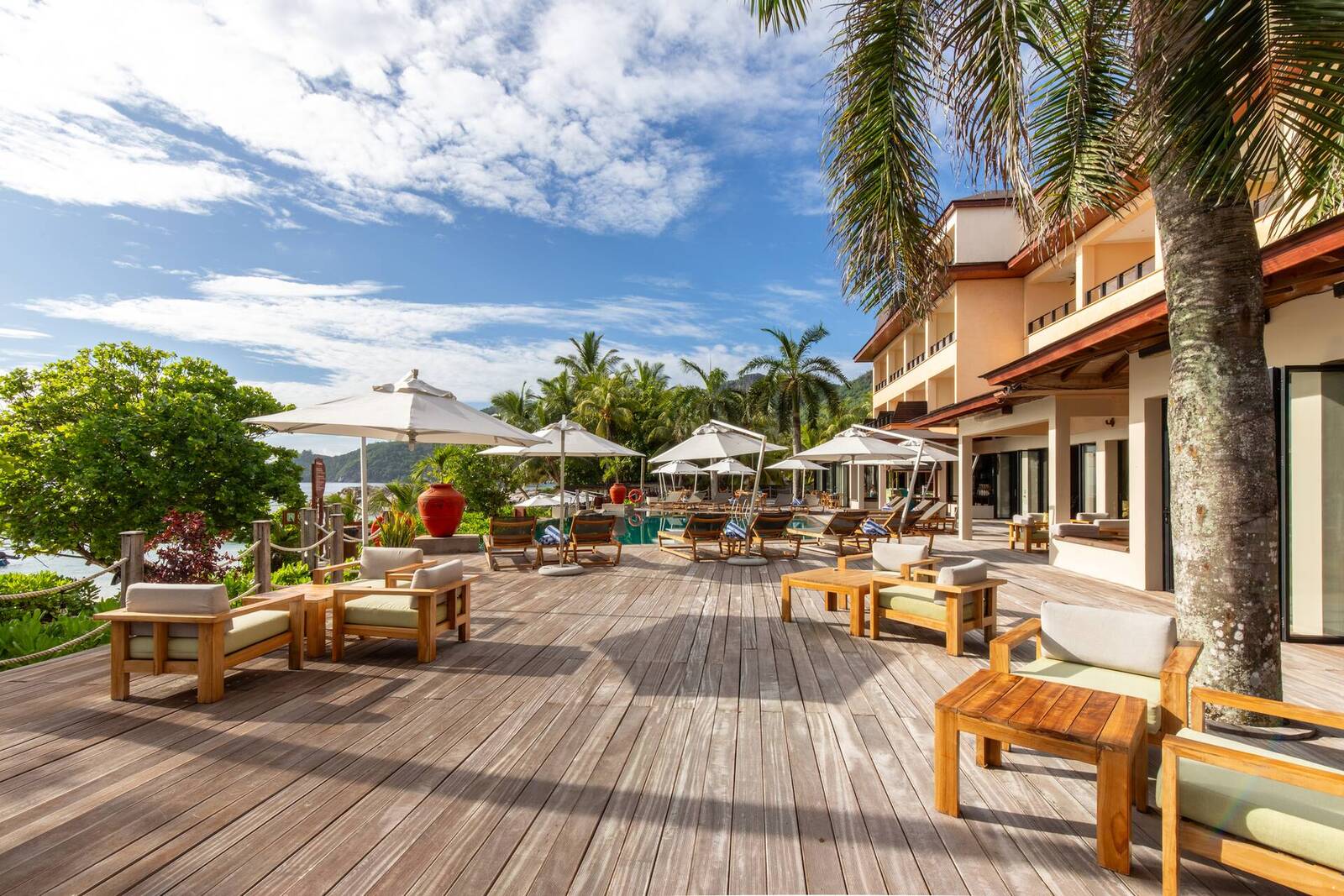 DoubleTree Allamanda 泳池旁日光露台