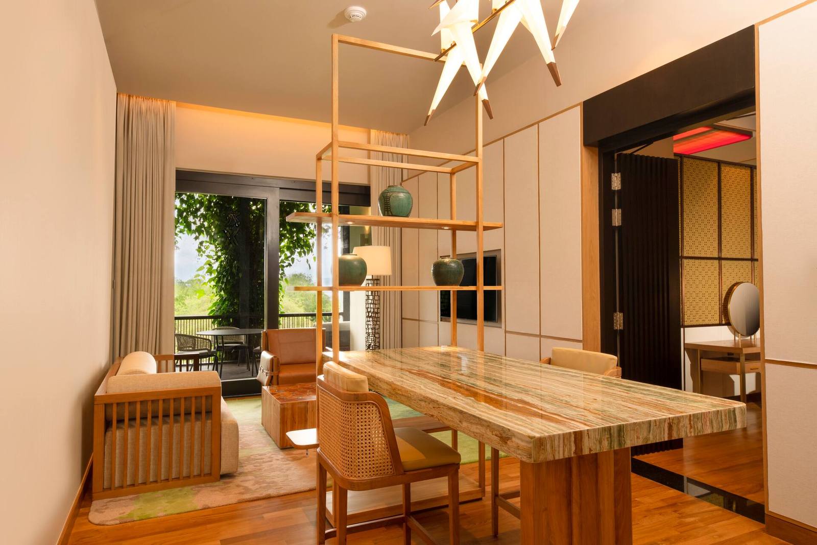 DoubleTree Weerawila 套房起居空間