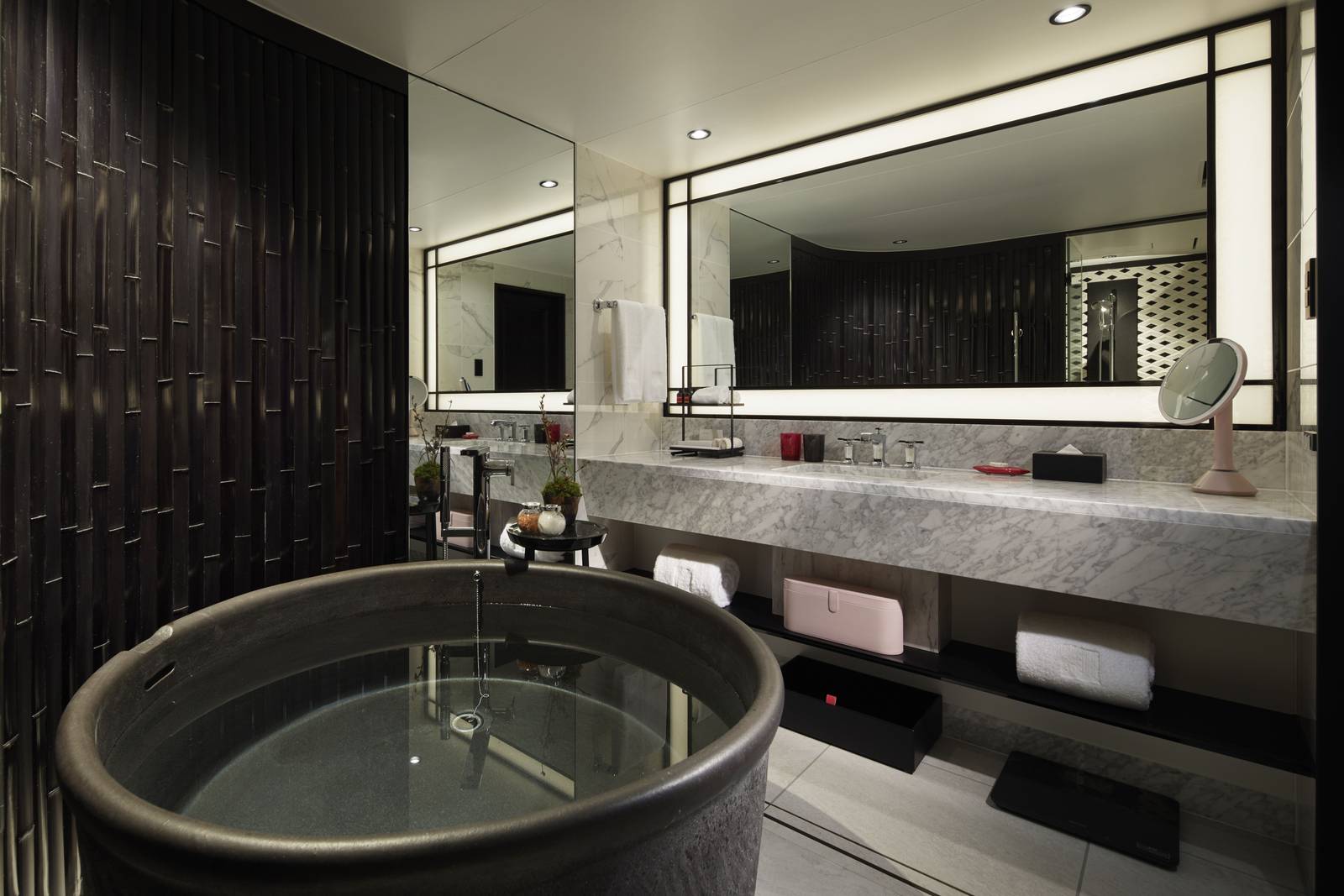 FAUCHON L'Hôtel Kyoto FAUCHON Suite 浴室與浴缸