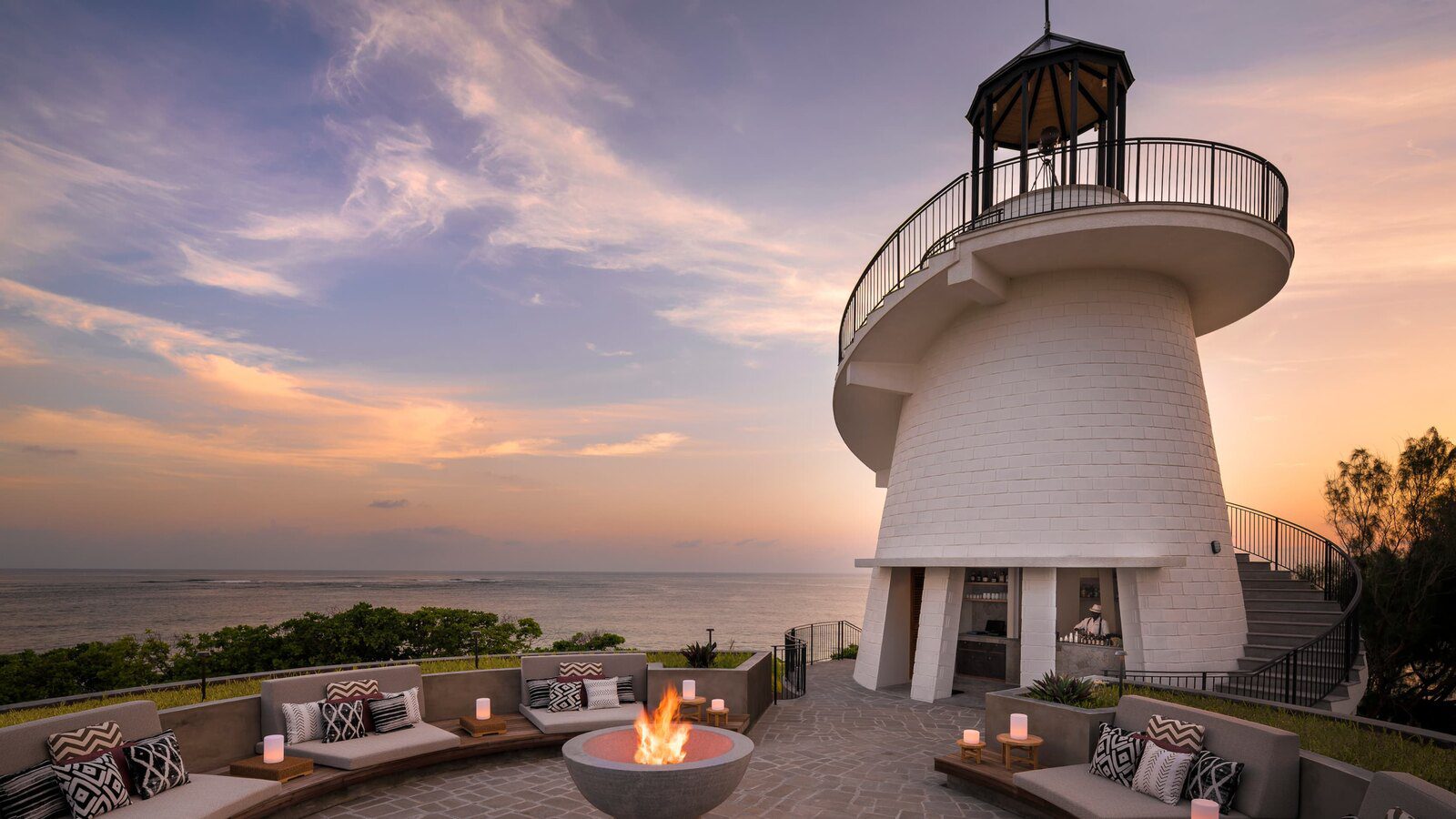 Four Seasons Desroches Island The Lighthouse 餐廳日落外觀