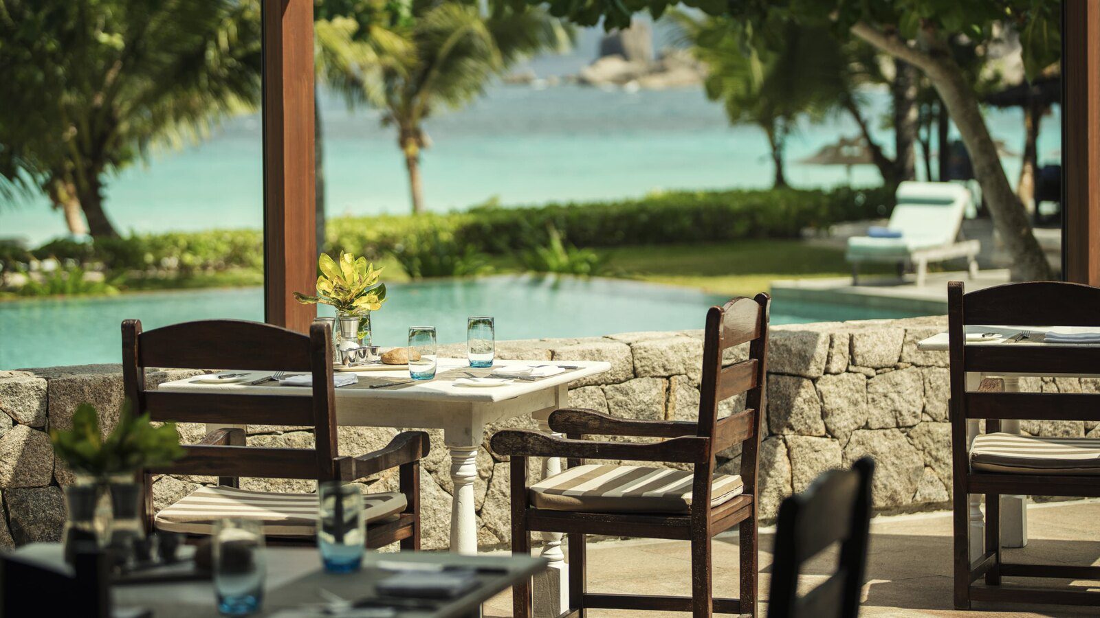 Four Seasons Resort Seychelles Petite Anse 海灘餐桌布置