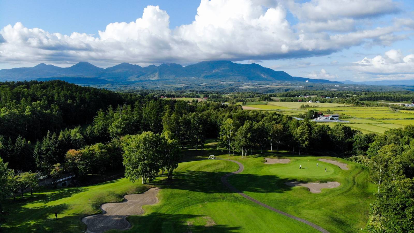 二世古村高爾夫球場夏季景色