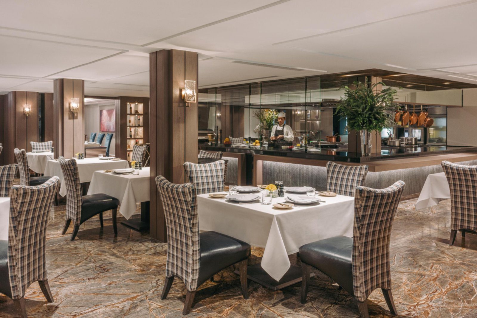 Fireplace Grill and Bar 餐桌與開放式廚房