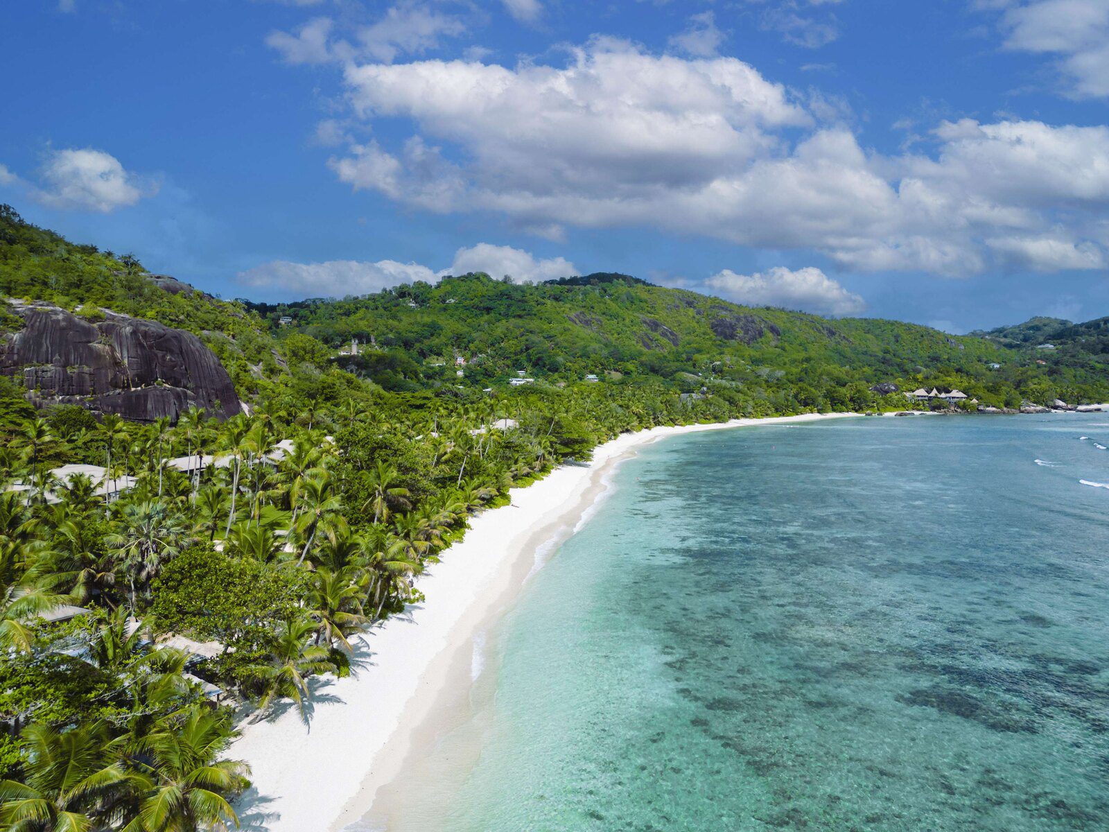 Kempinski Seychelles Resort Baie Lazare 所在海灣與 Mount Kempinski