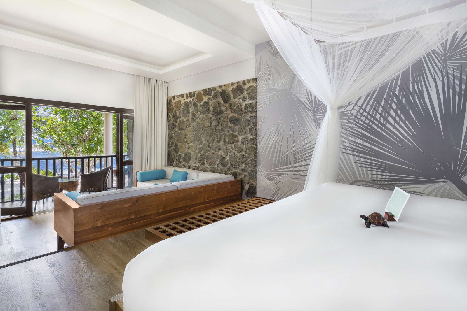 Kempinski Seychelles Resort Baie Lazare 海景客房臥室與陽台