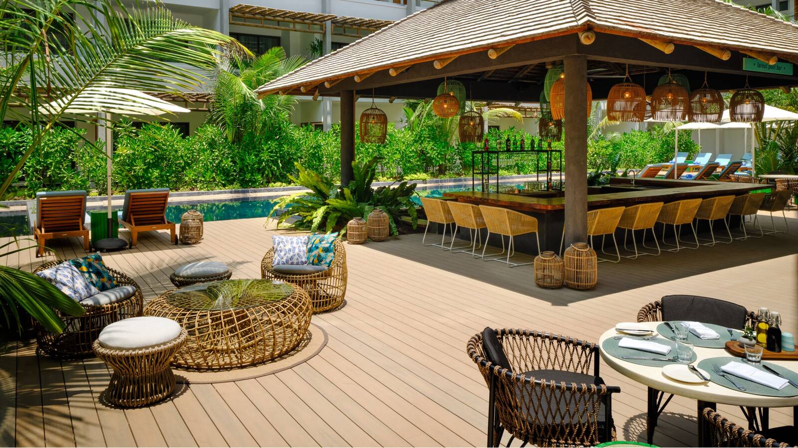 laïla Seychelles laroul Pool Bar