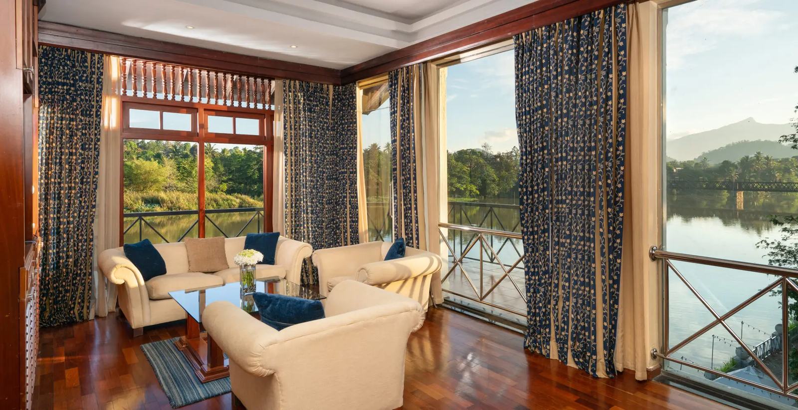 Mahaweli Reach Hotel One Bedroom River Suite 起居空間
