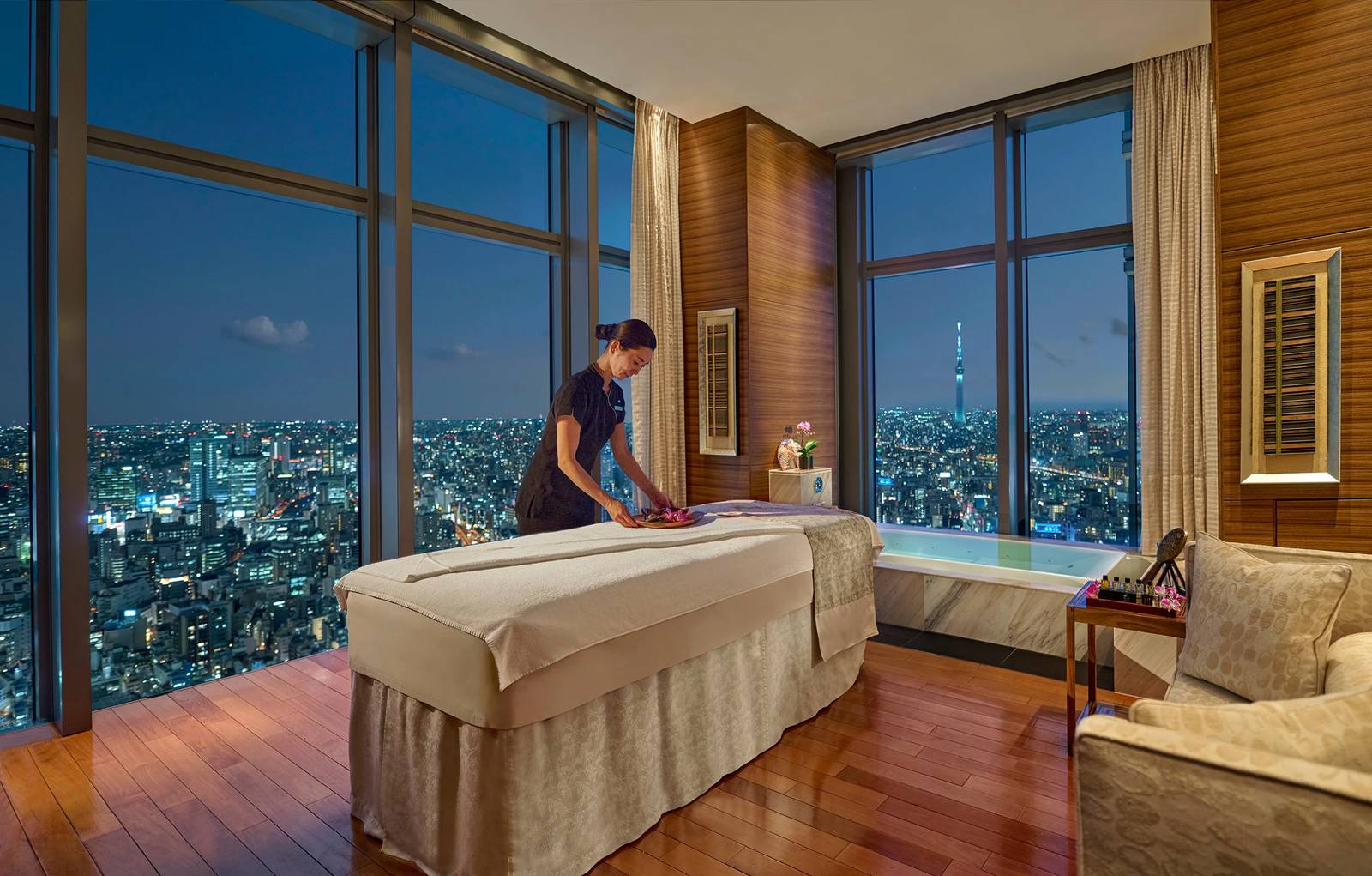 東京文華東方酒店 Spa 療程室與夜景