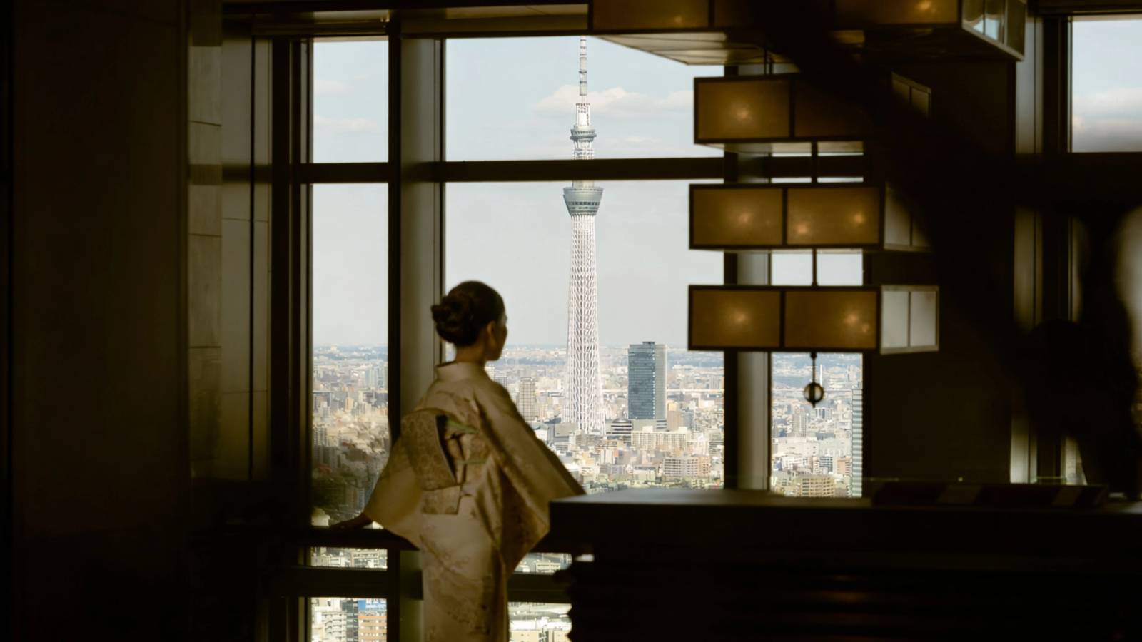 東京文華東方酒店 38 樓接待處窗外的晴空塔