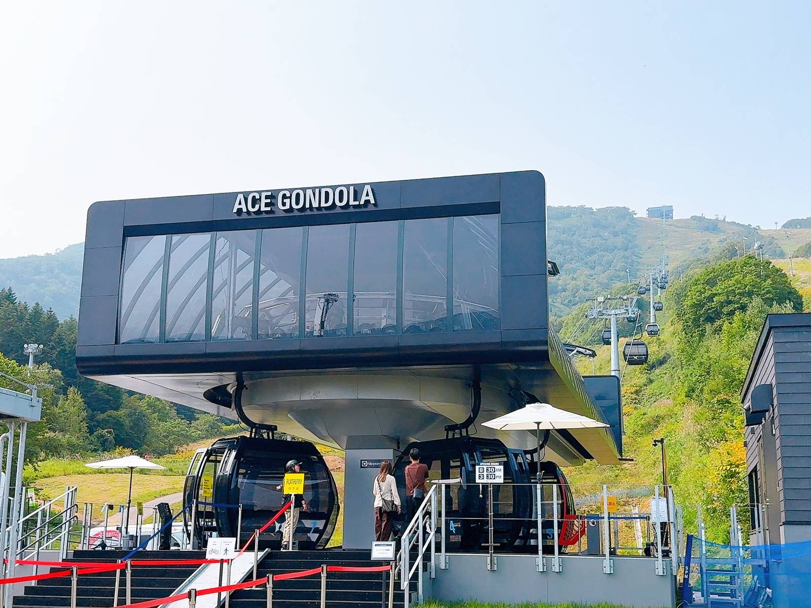 比羅夫 ACE GONDOLA 山麓站與夏季山坡