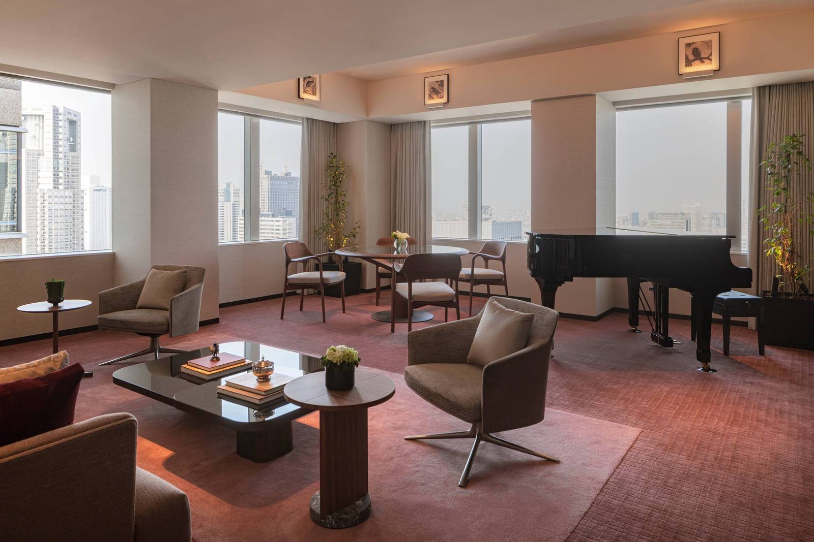 東京柏悅酒店 Governor's Suite 起居區與平台鋼琴