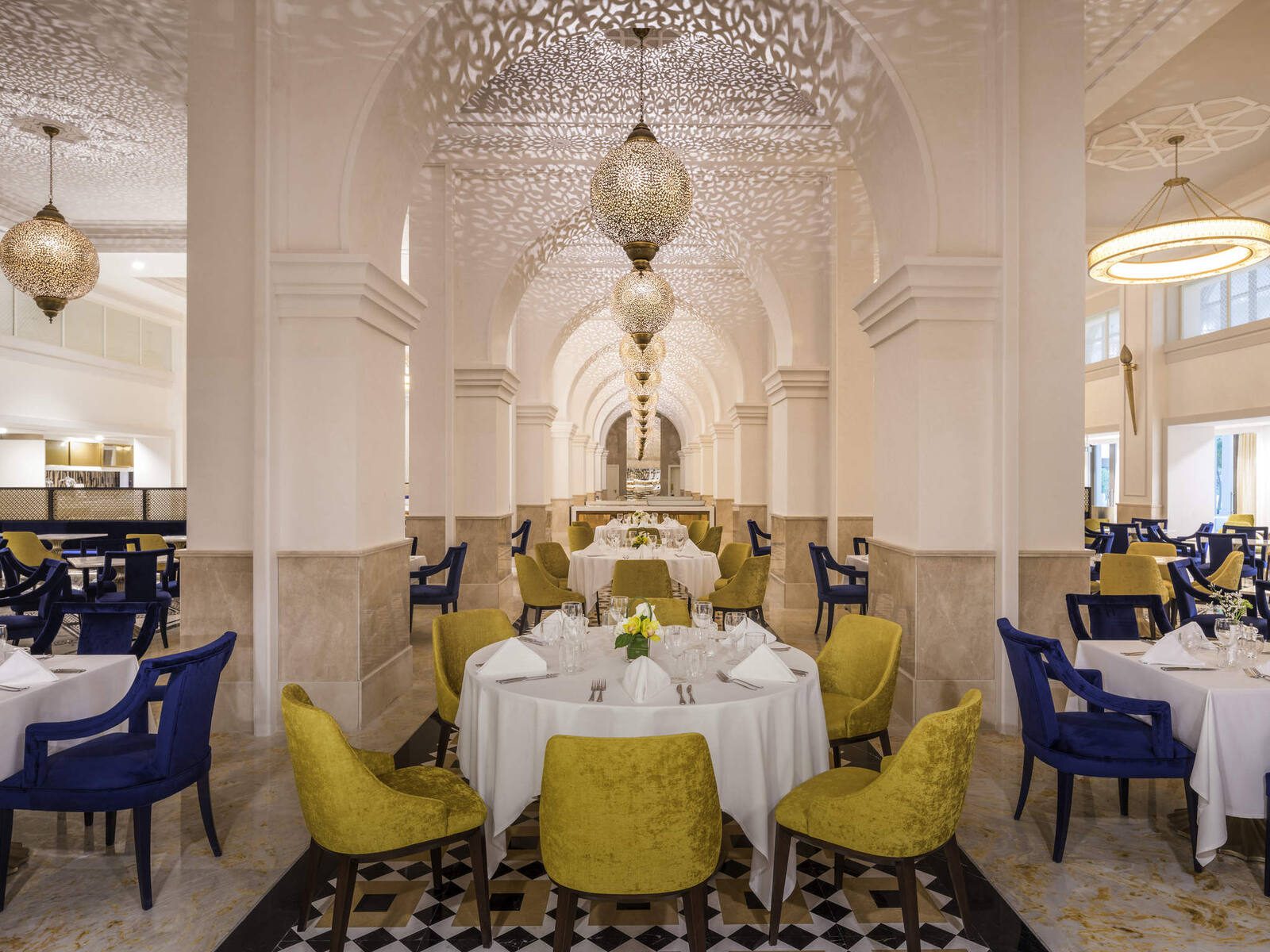 阿布達比薩迪亞特島 Rixos Premium 拱廊餐廳的用餐空間