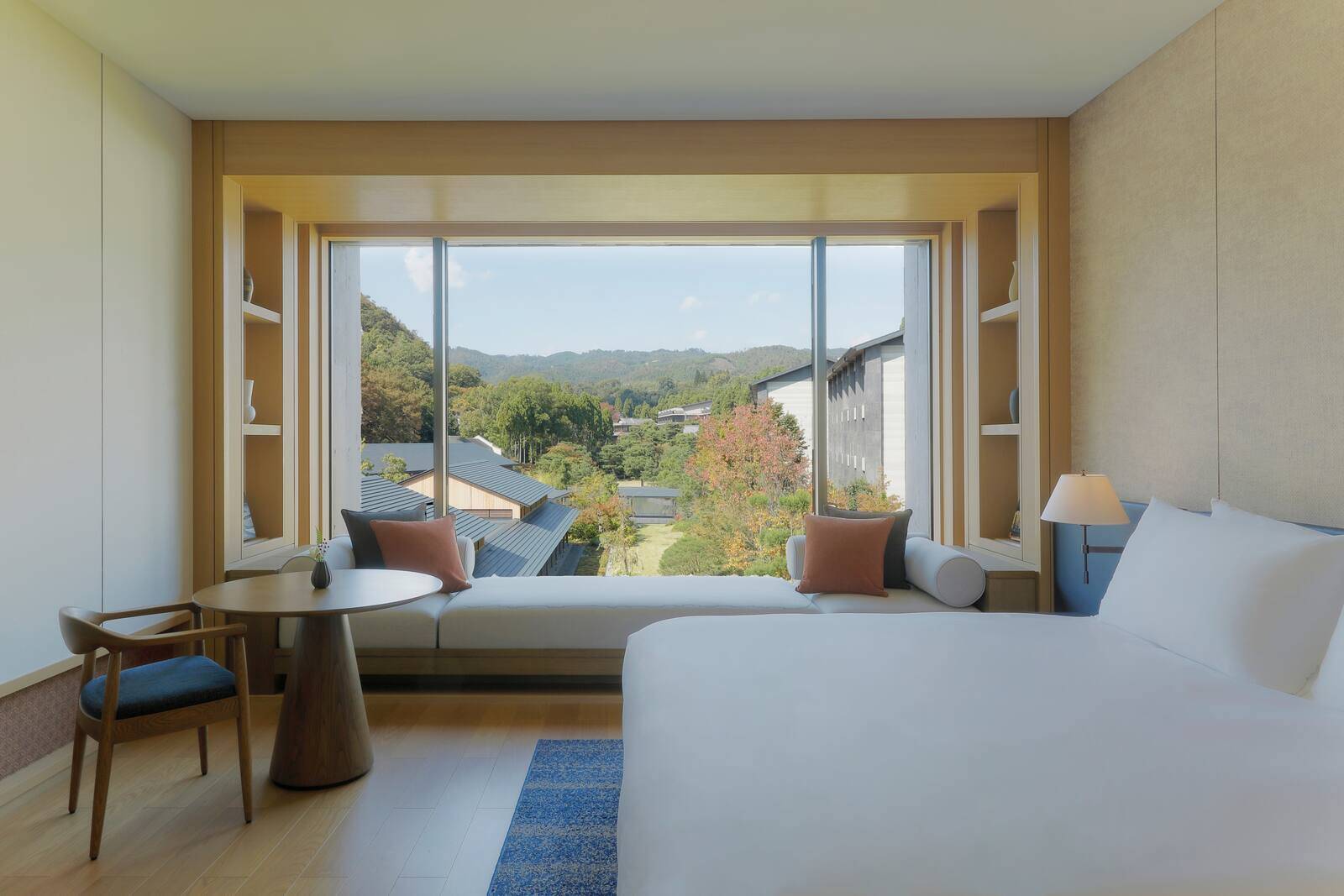 ROKU KYOTO Panorama Deluxe 大床客房與山景窗