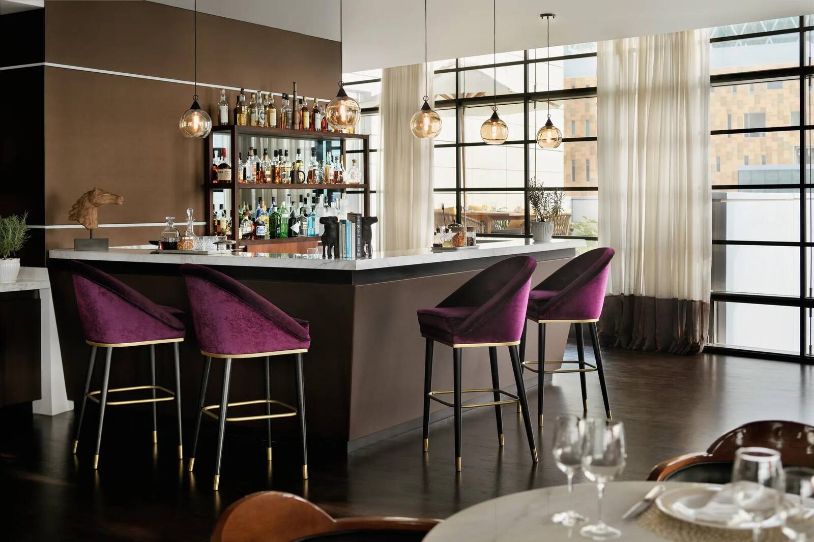 阿布達比瑰麗酒店 Manor Club 酒廊的吧檯