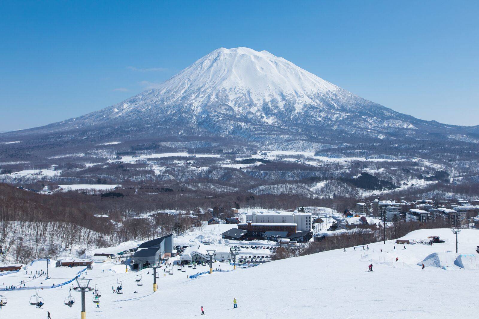 比羅夫滑雪場與羊蹄山
