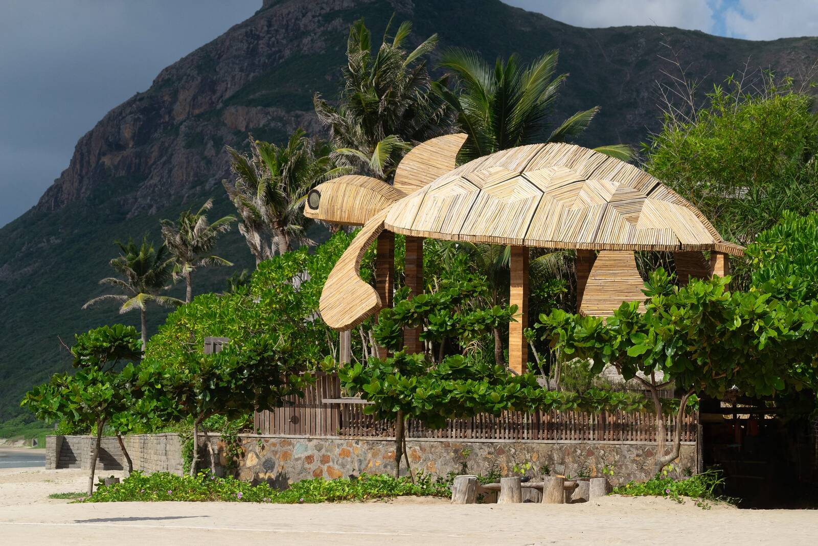 Six Senses Con Dao 海龜孵育中心木雕與園區
