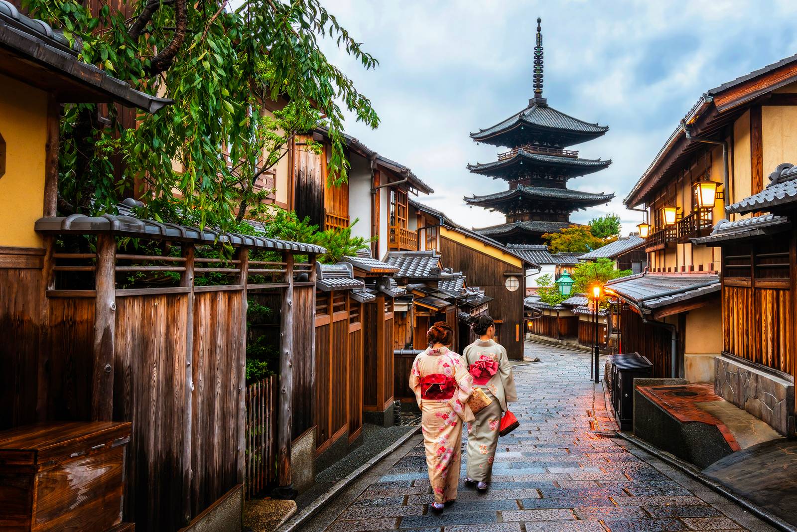 八坂塔與兩旁的京都町家街道