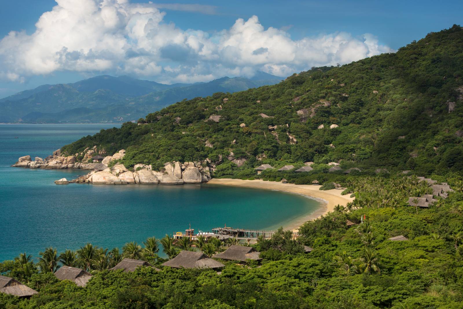 芽莊寧凡灣船進海灣度假村