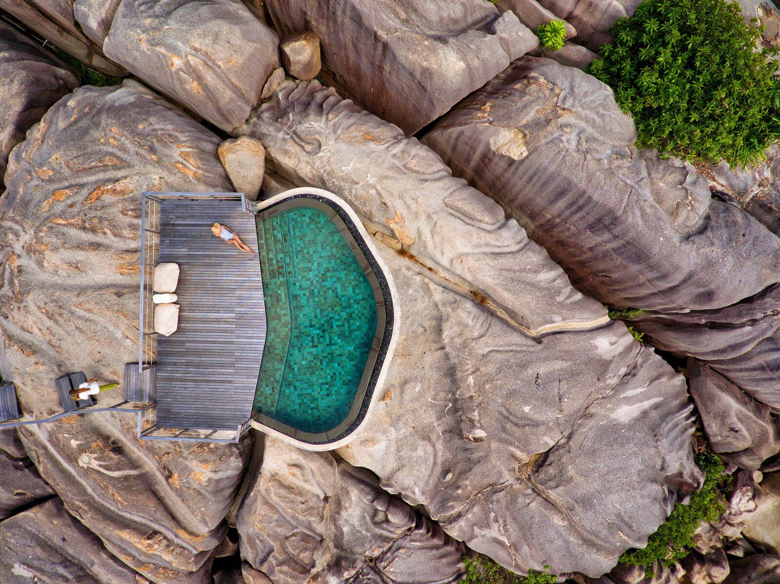 Six Senses Zil Pasyon Spa 花崗岩間泳池與 treatment villas 空拍