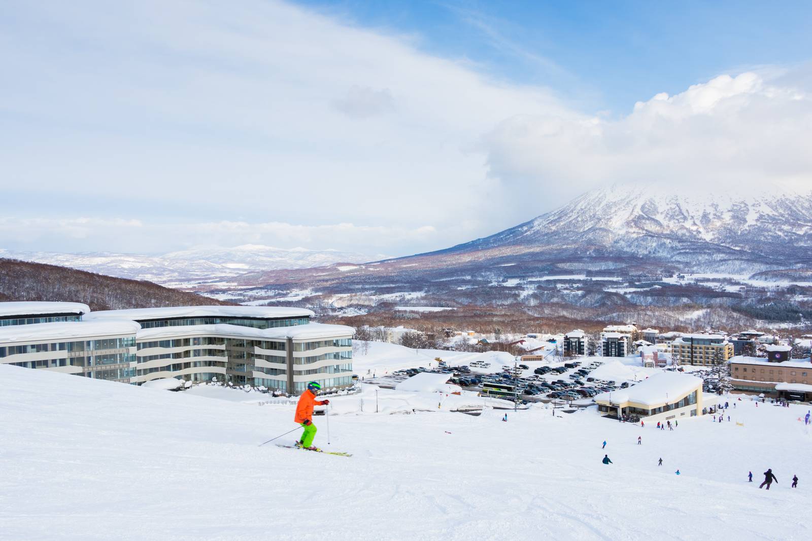 Skye Niseko 冬季外觀、滑雪道與羊蹄山