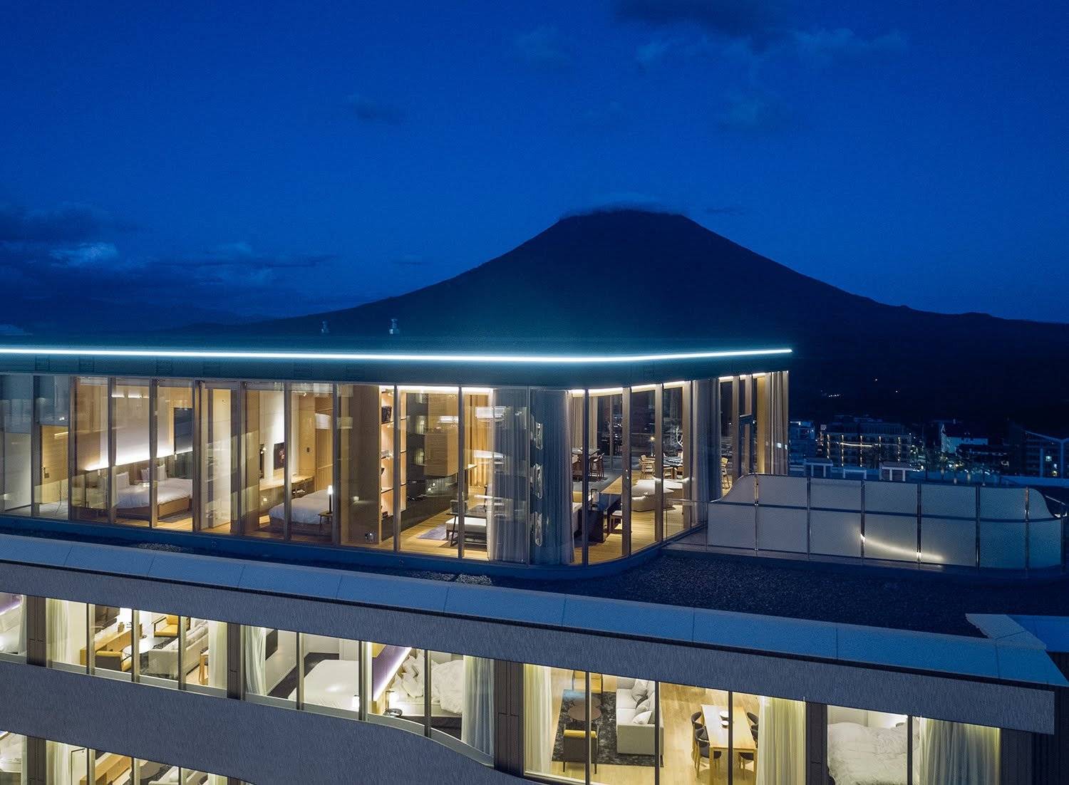 Skye Niseko 頂樓閣樓夜景與羊蹄山
