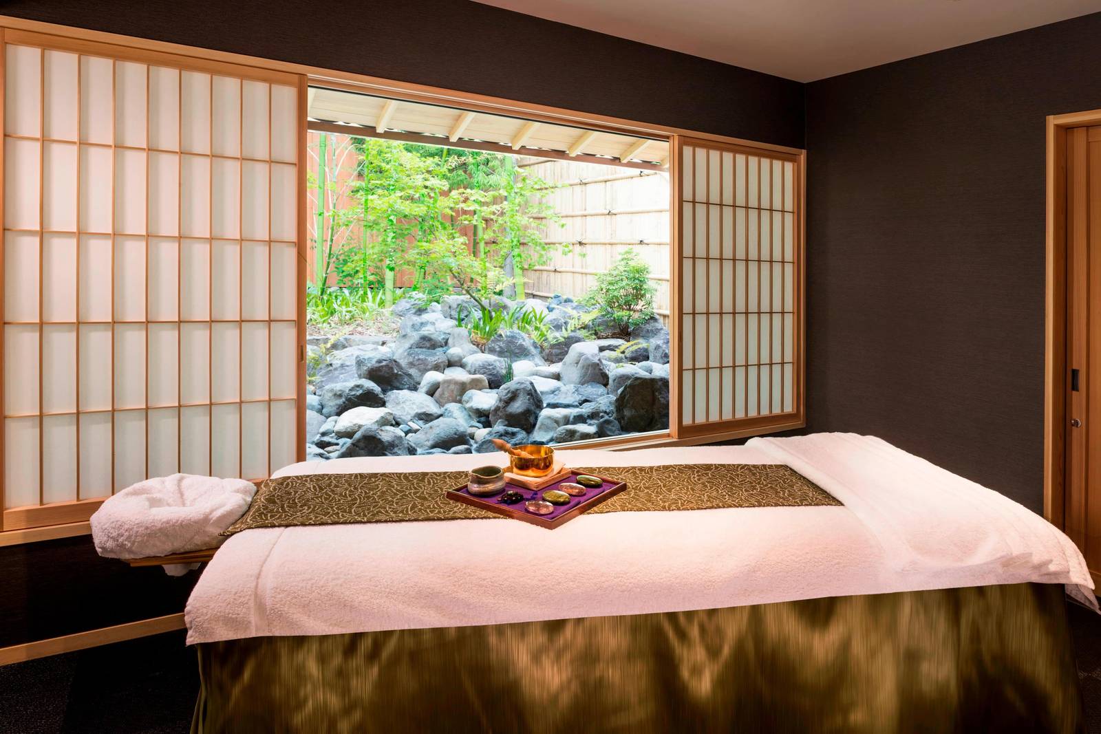 翠嵐豪華精選酒店 Spa 療程室與庭園