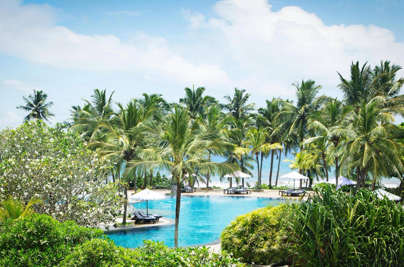Taj Bentota Resort & Spa 椰林環繞的戶外泳池