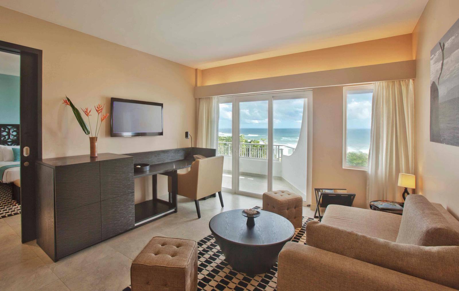 Taj Bentota Resort & Spa 套房臥室與起居空間