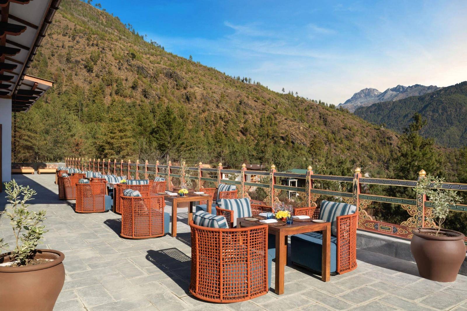 Taj Paro Resort & Spa 山景戶外餐桌