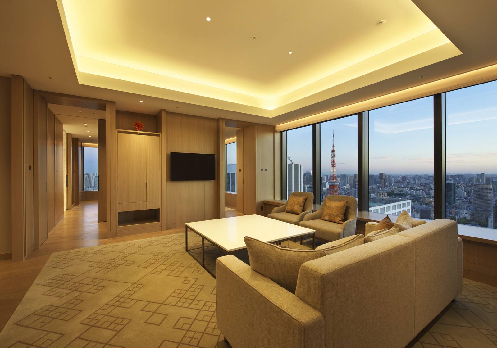 東京大倉酒店 Club Suite 起居區與東京鐵塔