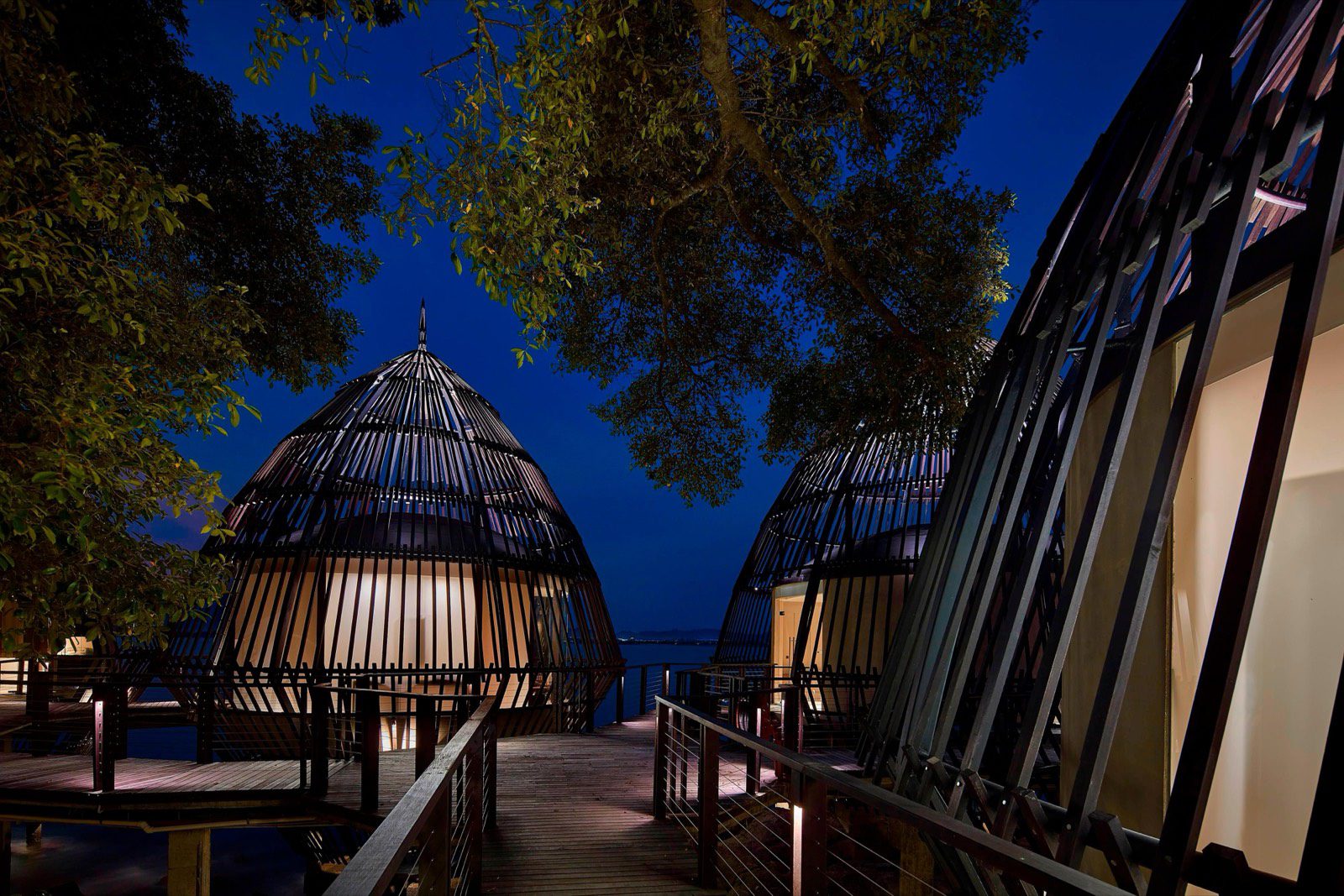 蘭卡威麗思卡爾頓海上繭形 Spa 夜景