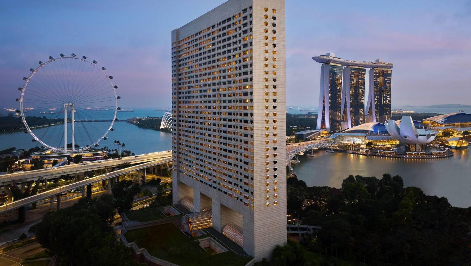 新加坡麗思卡爾頓美年酒店建築與 Singapore Flyer