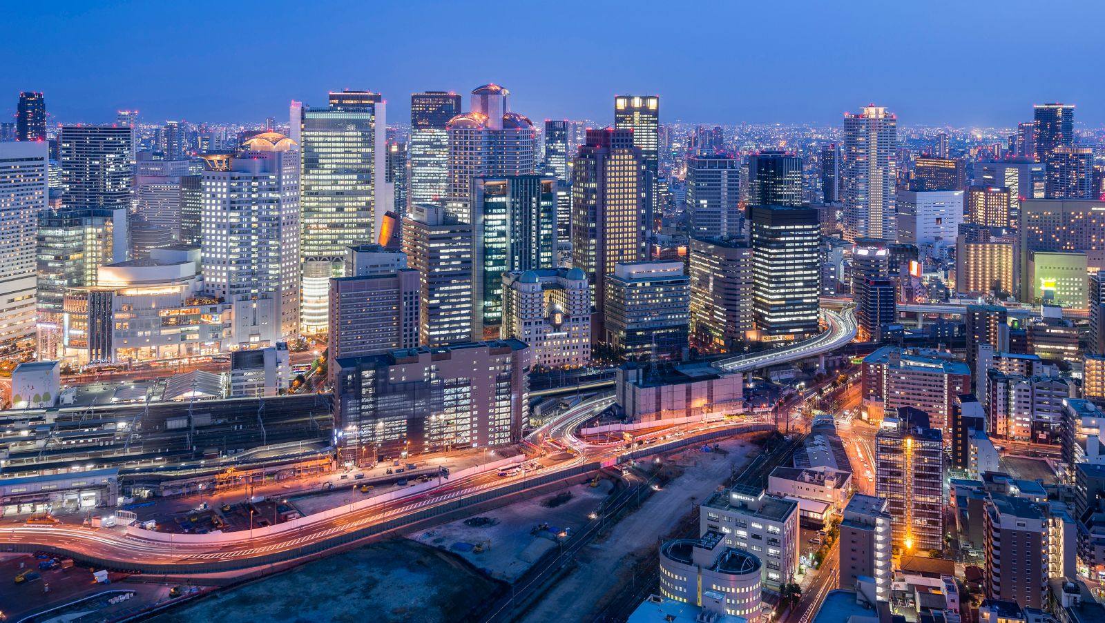 大阪麗思卡爾頓酒店望向梅田夜景