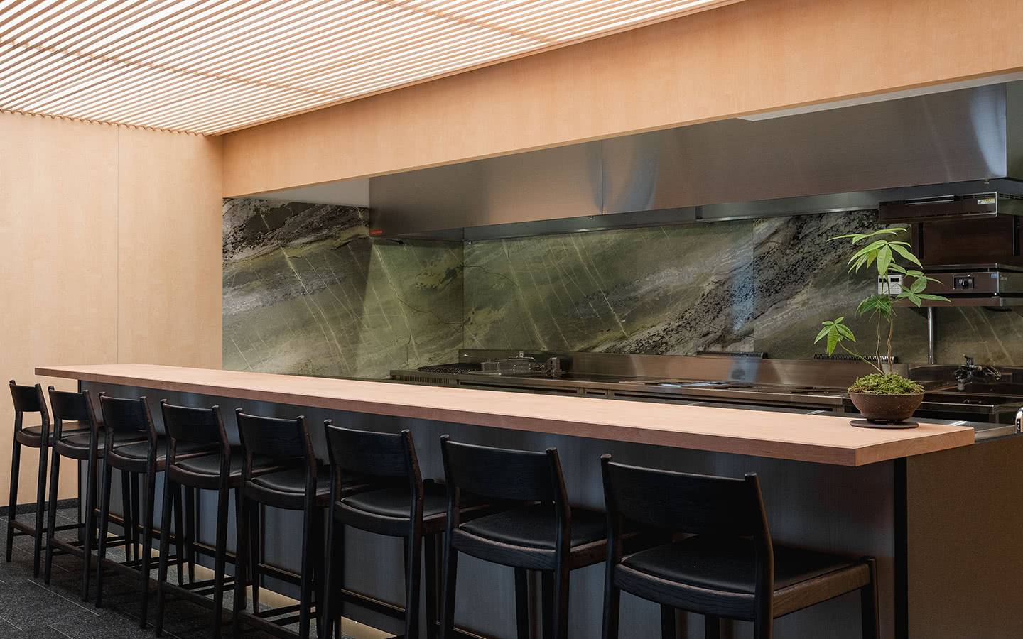 The Shinmonzen Jean-Georges 餐廳吧台座位