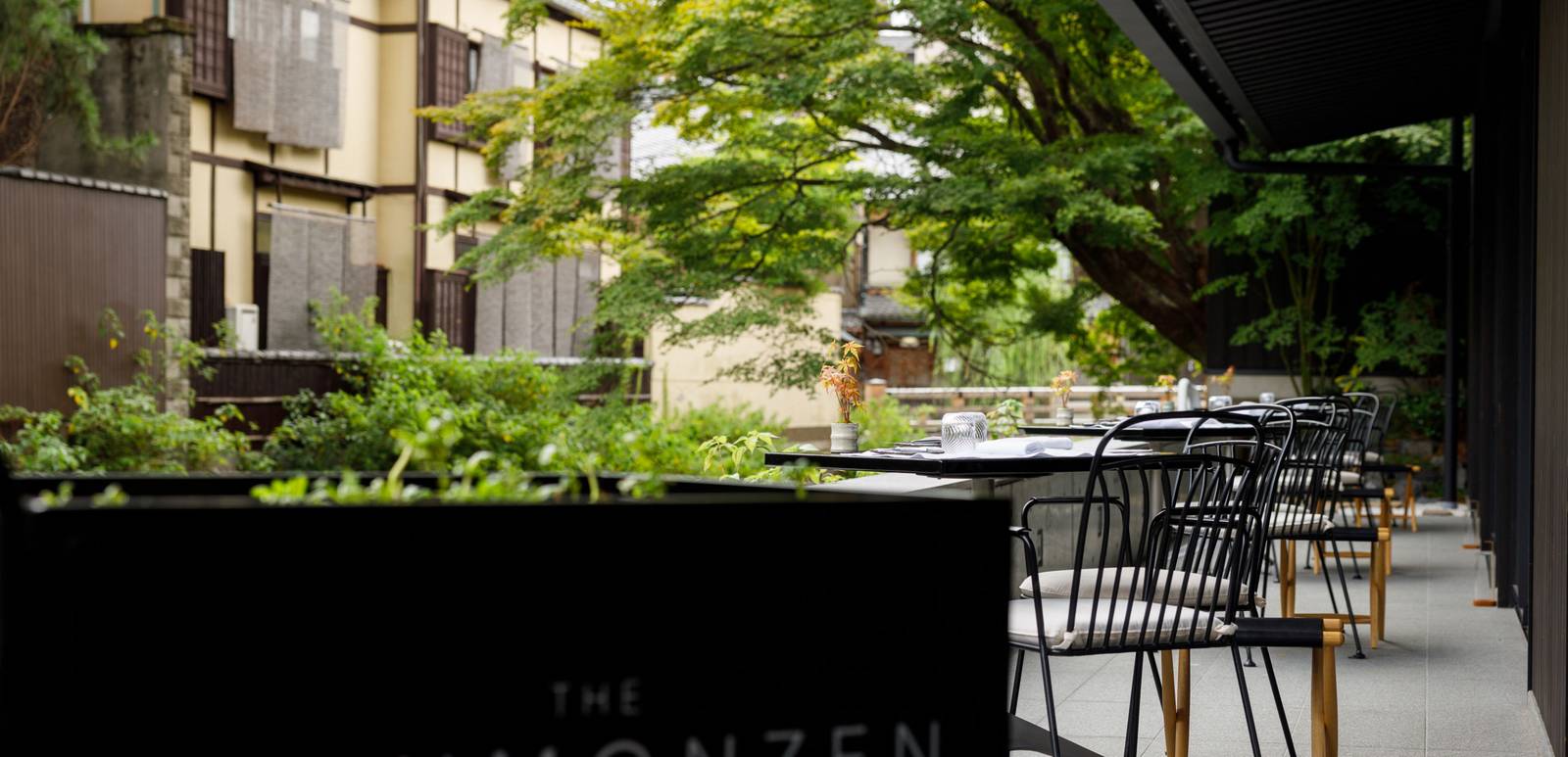 The Shinmonzen 白川畔 Riverside Terrace 座位