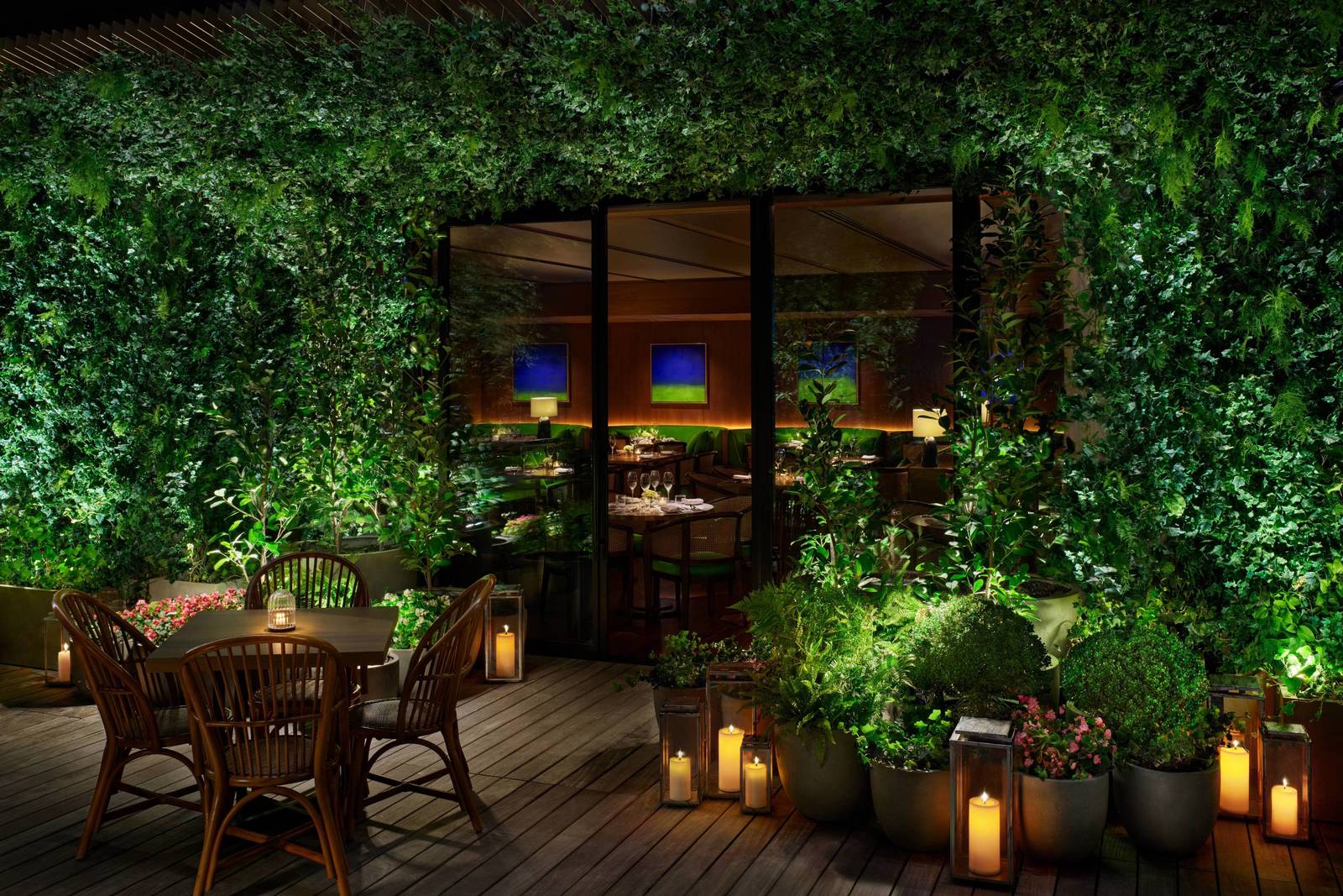 東京虎之門艾迪遜酒店 The Jade Room 的綠意露台座位